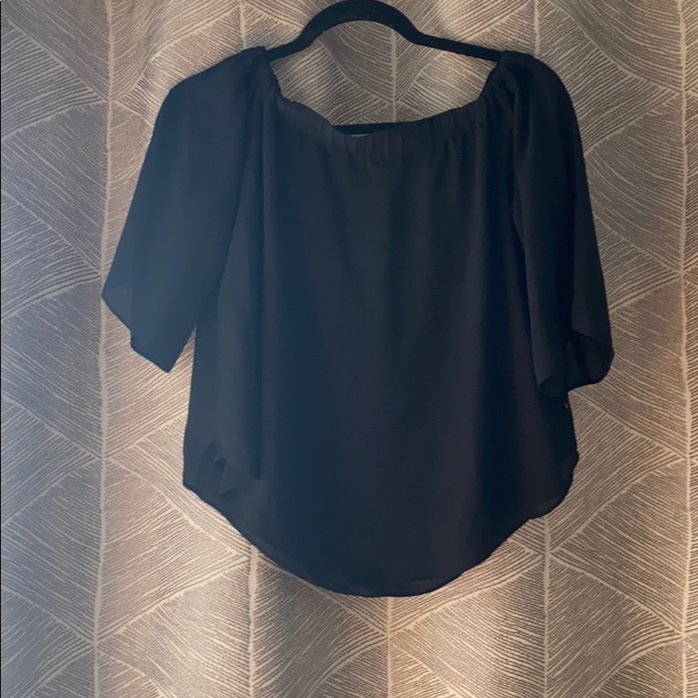 Vestique Off the Shoulder Top with bow